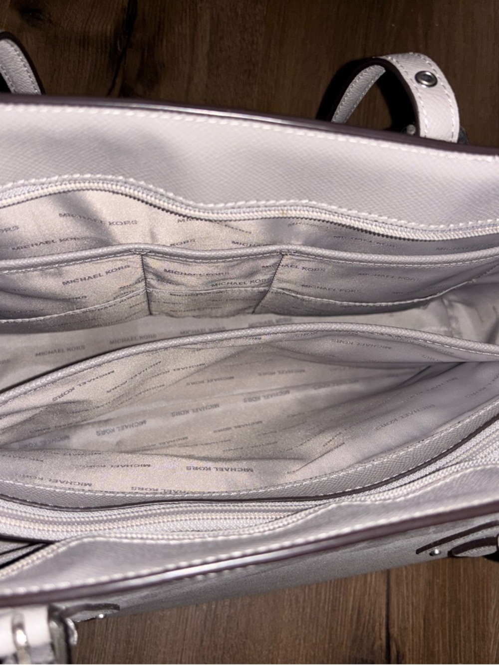 Michael Kors Voyager Large Saffiano Leather Tote Bag - Picture 3 of 4